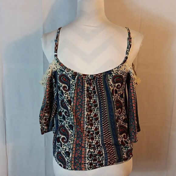 NoBo Cold Shoulder Floral Paisley Cropped Top - Picture 4 of 7
